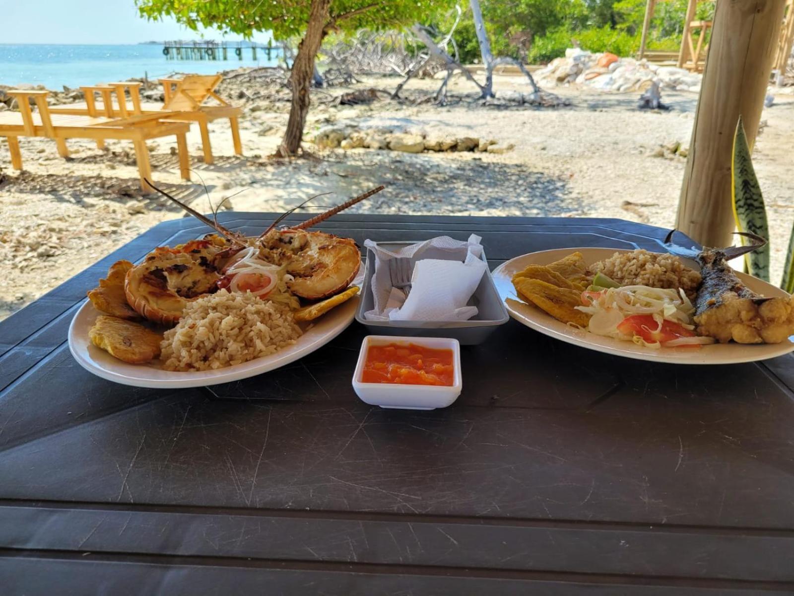 Hostel Villa Luz Beach Tintipan Island ภายนอก รูปภาพ